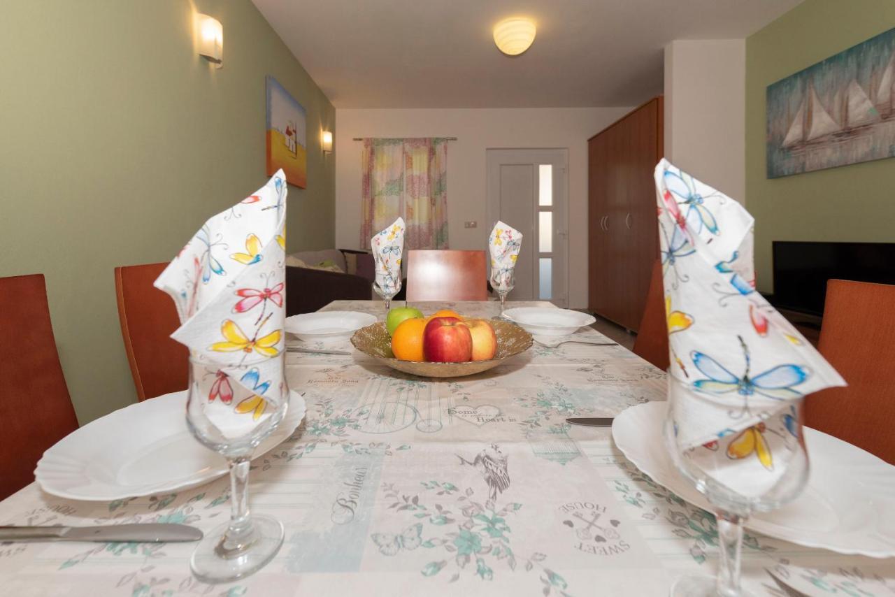 Ražanac Apartments Max מראה חיצוני תמונה