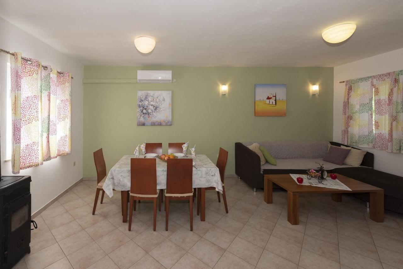 Ražanac Apartments Max מראה חיצוני תמונה